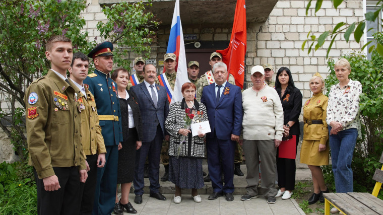 «Парад у дома ветерана».